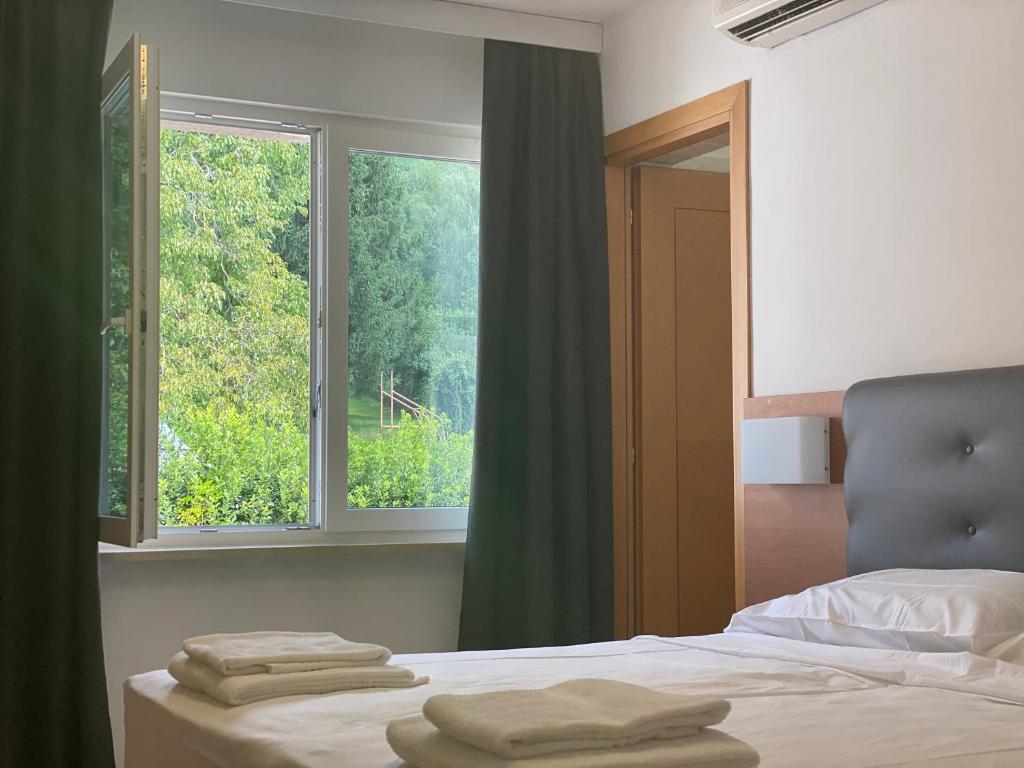Postel nebo postele na pokoji v ubytování Hotel Riviera