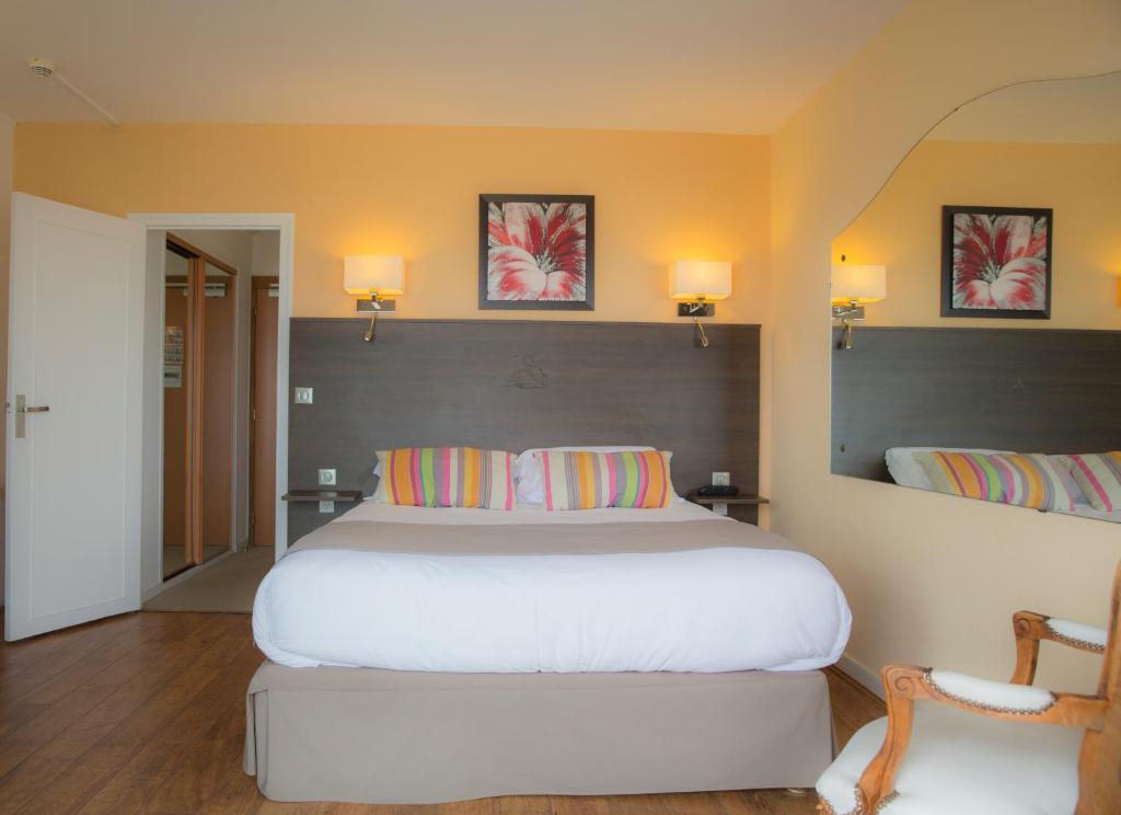 Postel nebo postele na pokoji v ubytování Arc Hôtel Sur Mer