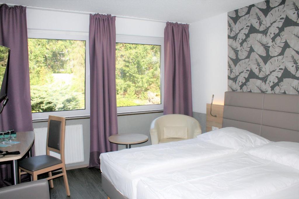 Ein Bett oder Betten in einem Zimmer der Unterkunft Hotel Erlenstegen