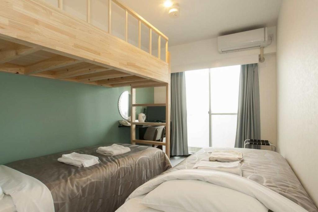 Postel nebo postele na pokoji v ubytování Global Resort Miyajima View