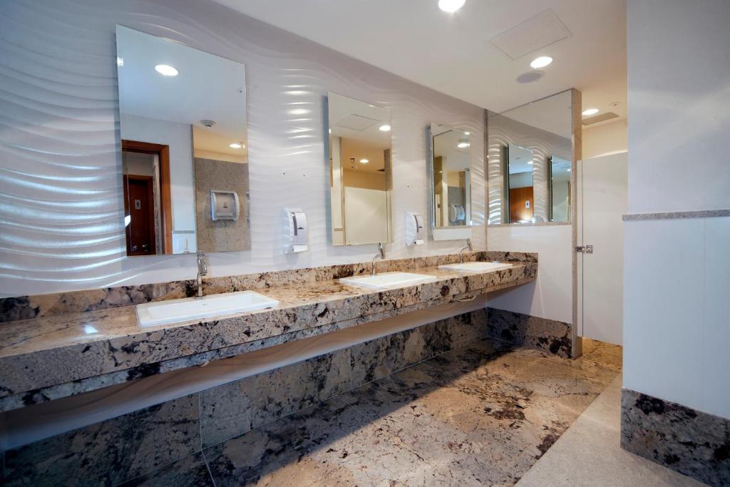 Koupelna v ubytování Quality Hotel Vitória