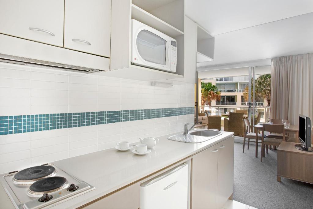 Cucina o angolo cottura di Mantra Ettalong Beach