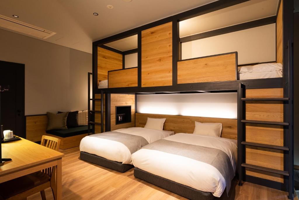 Postel nebo postele na pokoji v ubytování HOTEL KARUIZAWA CROSS