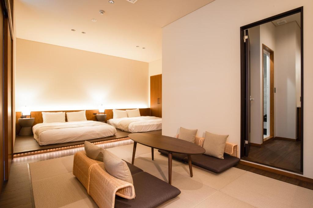 Postel nebo postele na pokoji v ubytování HOTEL KARUIZAWA CROSS