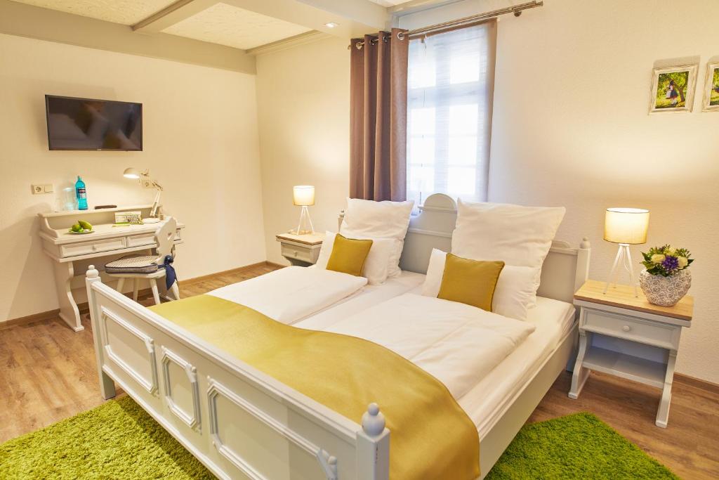Cama ou camas em um quarto em Hotel Landgraf