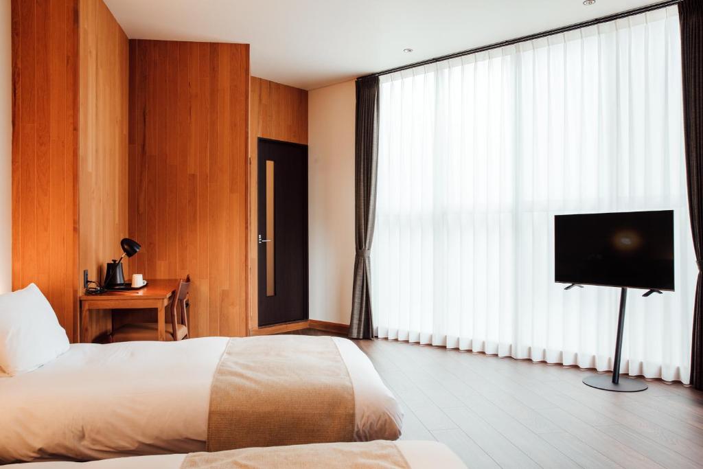 Postel nebo postele na pokoji v ubytování HOTEL KARUIZAWA CROSS