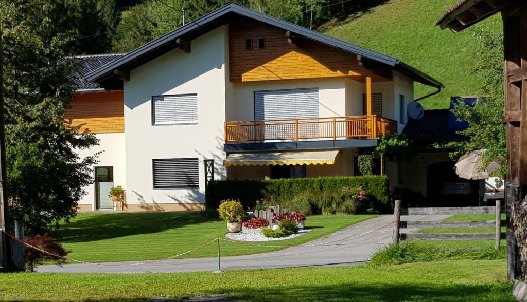 a house with a balcony and a driveway at Haus Obermoser in Dellach im Drautal