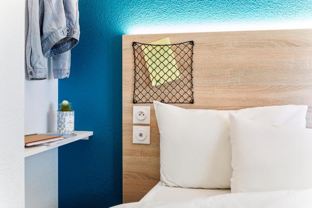 Postel nebo postele na pokoji v ubytování hotelF1 Annemasse Hotel Renove