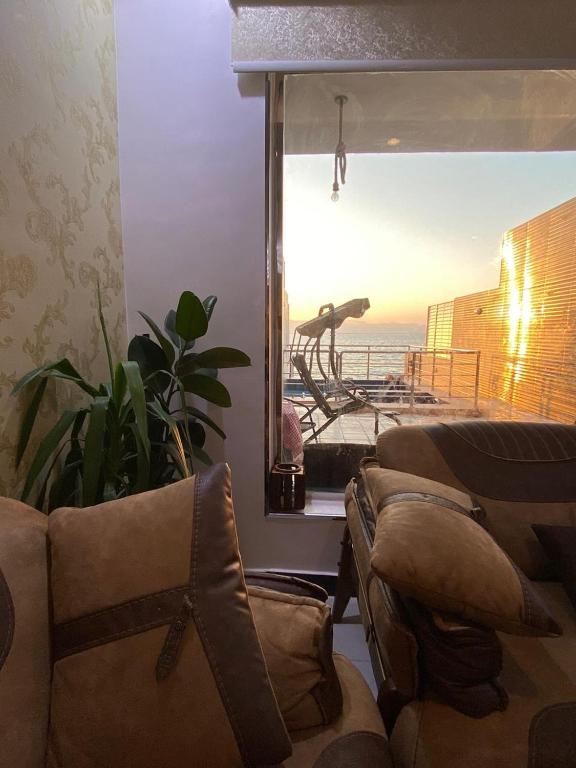 a living room with a view of the ocean at شاليهات لودج in Al Humaizah