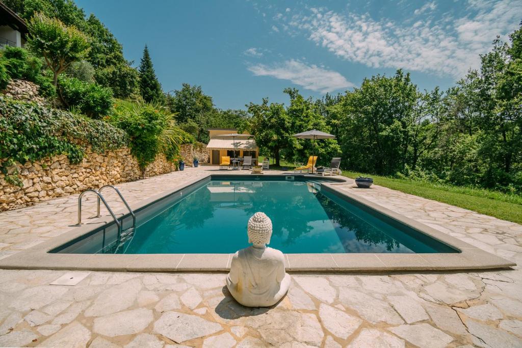 Piscina de la sau aproape de Suite Armagnac, relaxing gite near Nogaro