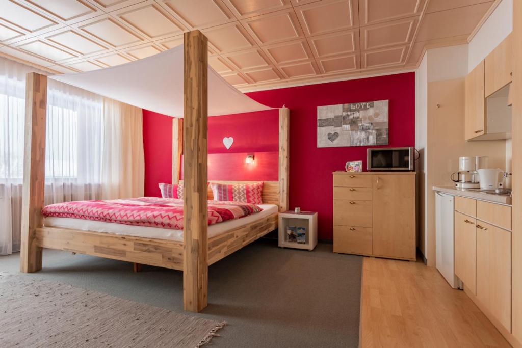 Postel nebo postele na pokoji v ubytování Apart Solaria - Wohnungen in Au-Schoppernau