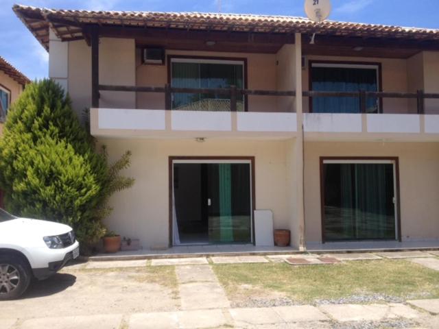 Casa com 03 quartos em Cabo Frio