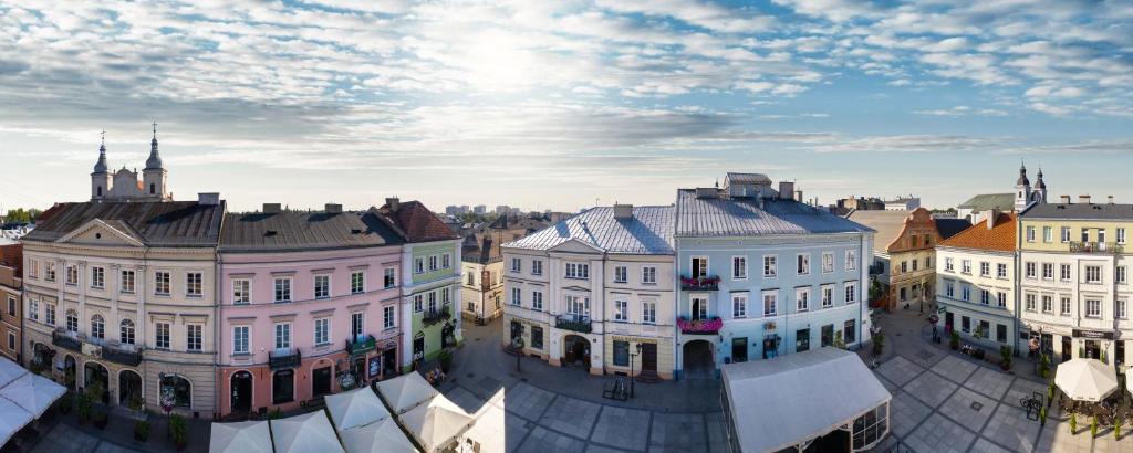 Výhľad na mesto Piotrków Trybunalski alebo výhľad na mesto priamo z apartmánového hotela