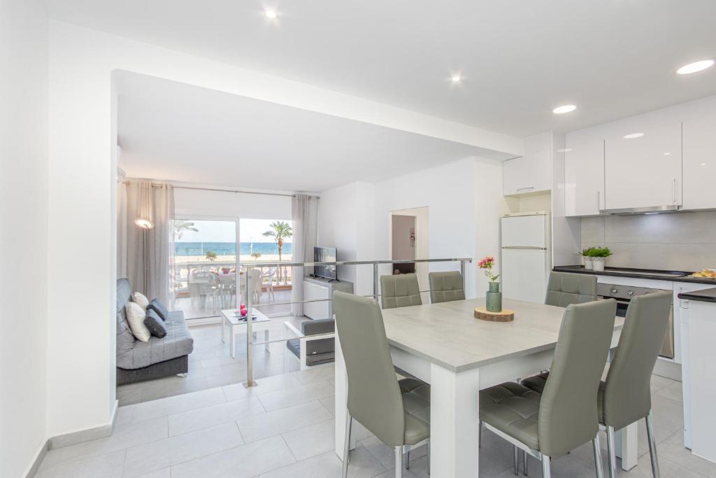 Kuchyňa alebo kuchynka v ubytovaní Apart-rent Apartment Gran reserva 0076