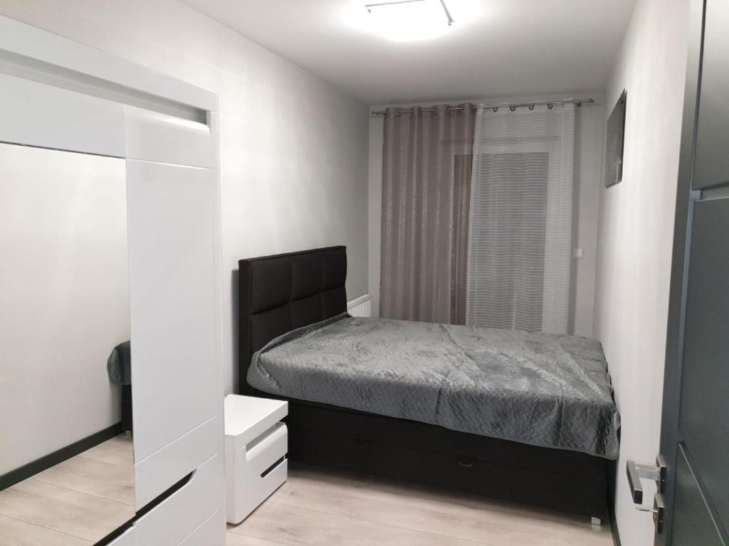 En eller flere senge i et værelse på Apartament Skarbowa 1