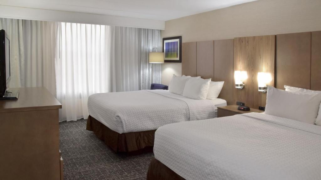 Crowne Plaza Cleveland Airport, an IHG Hotel - 