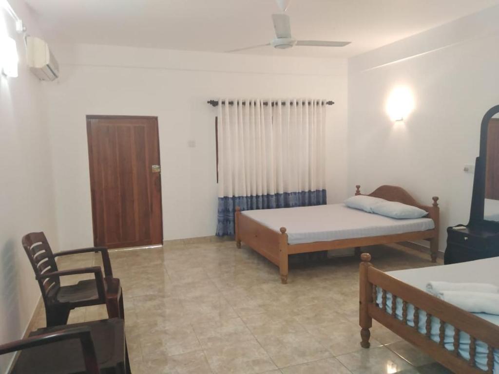 Postel nebo postele na pokoji v ubytování Emerald Guest House