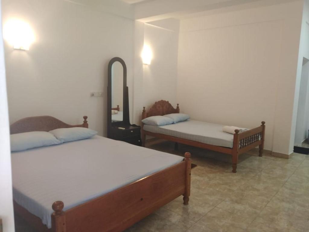 Postel nebo postele na pokoji v ubytování Emerald Guest House