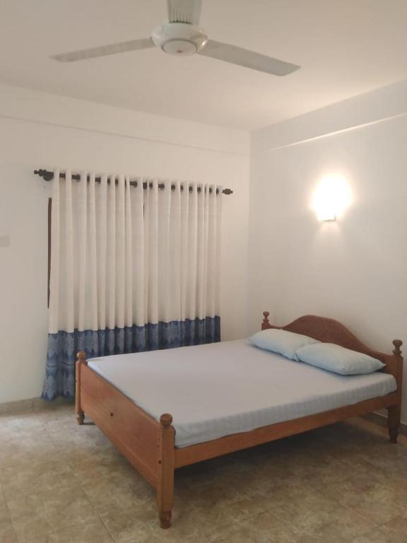 Postel nebo postele na pokoji v ubytování Emerald Guest House