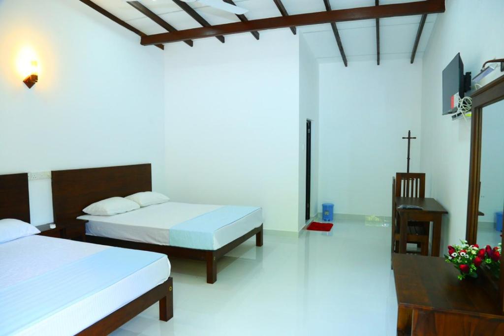 Postel nebo postele na pokoji v ubytování Emerald Guest House