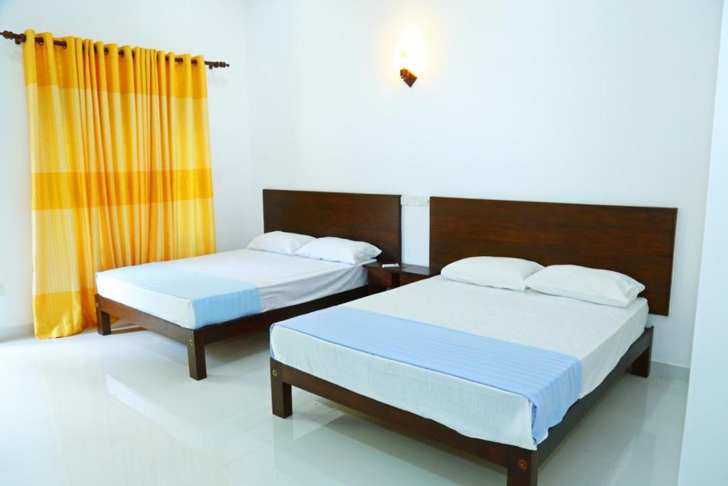 Postel nebo postele na pokoji v ubytování Emerald Guest House