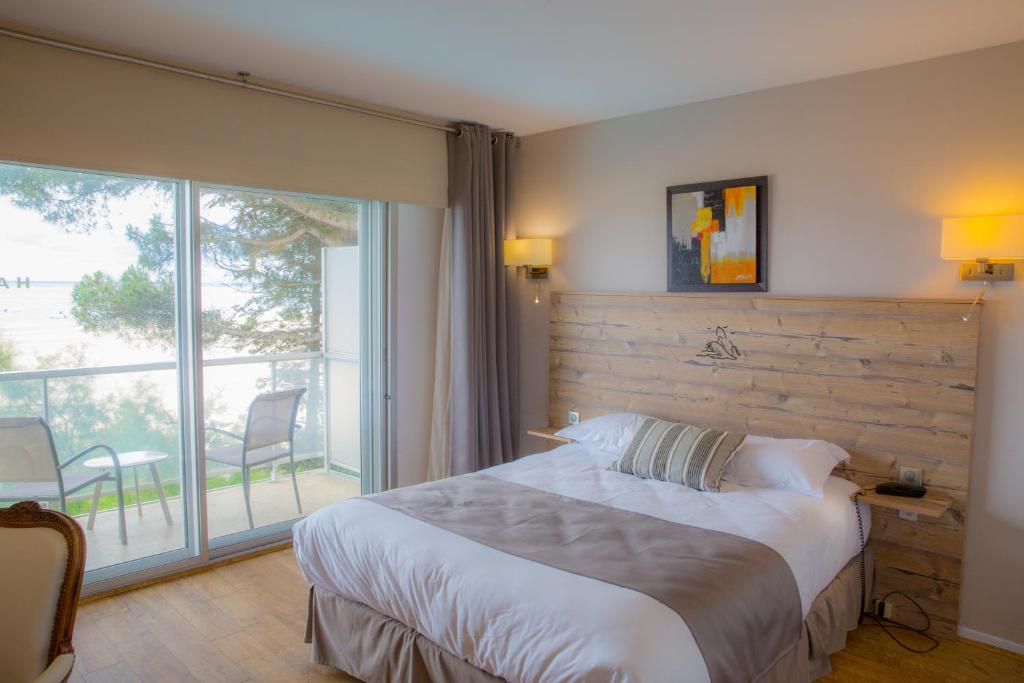 Postel nebo postele na pokoji v ubytování Arc Hôtel Sur Mer
