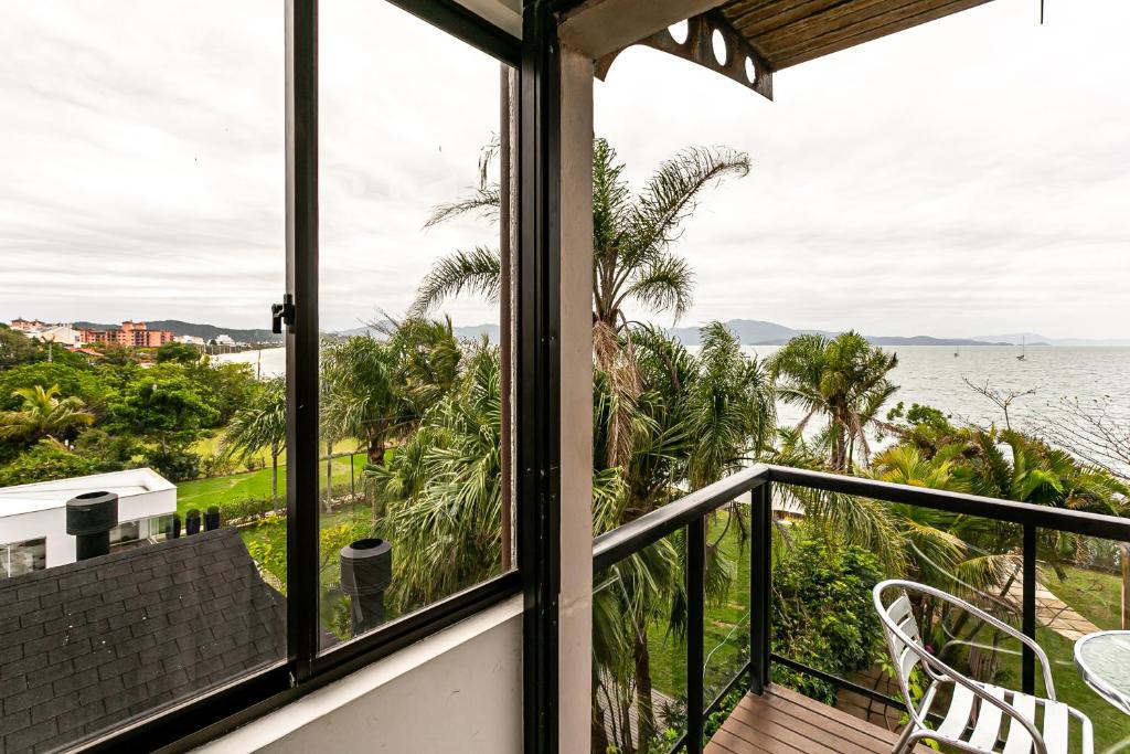  Apartamento pé na areia e vista mar Jurerê JBM204