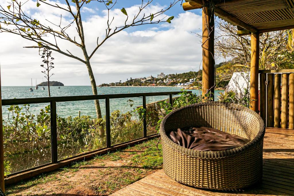  Apartamento pé na areia e vista mar Jurerê JBM204