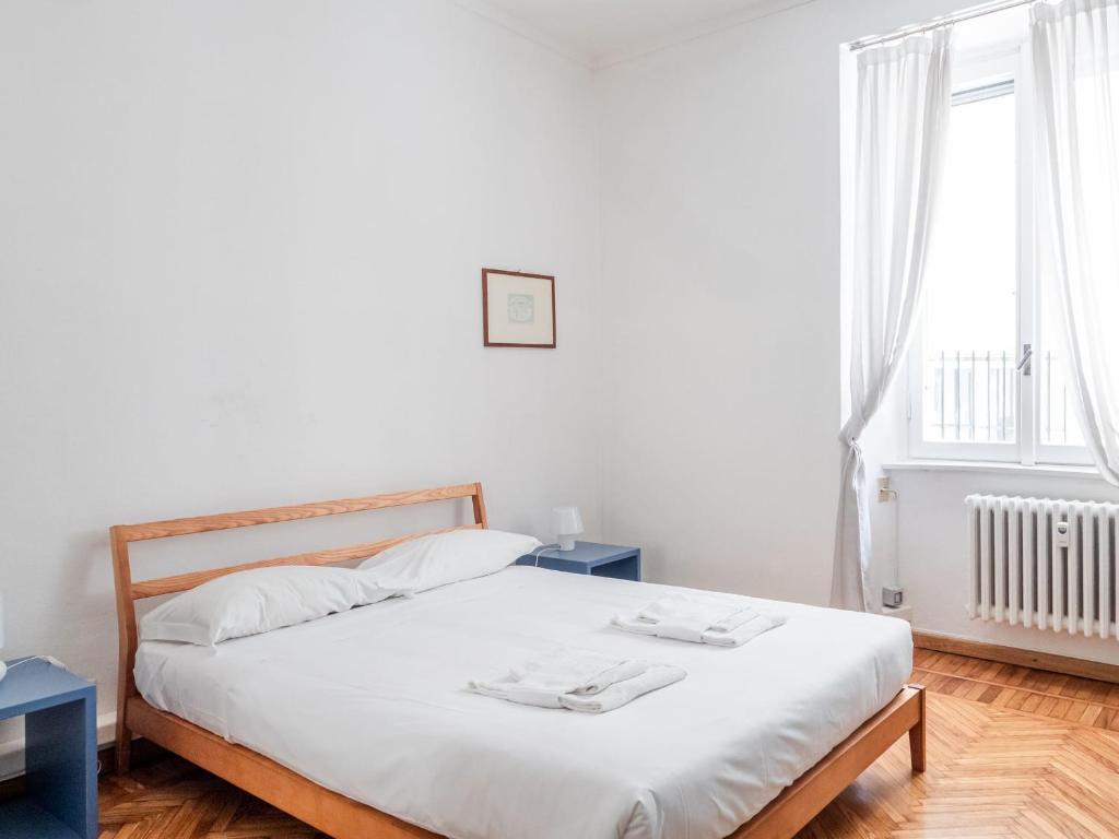 The Best Rent - Bright one bedroom apartment with balcony in Moscova, Milan  – Updated 2021 Prices