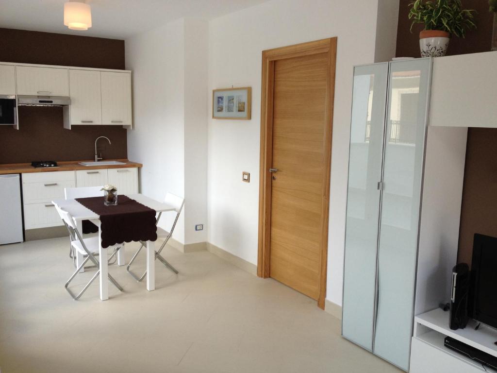 A kitchen or kitchenette at Mondello Suites FLH - Gorgonia