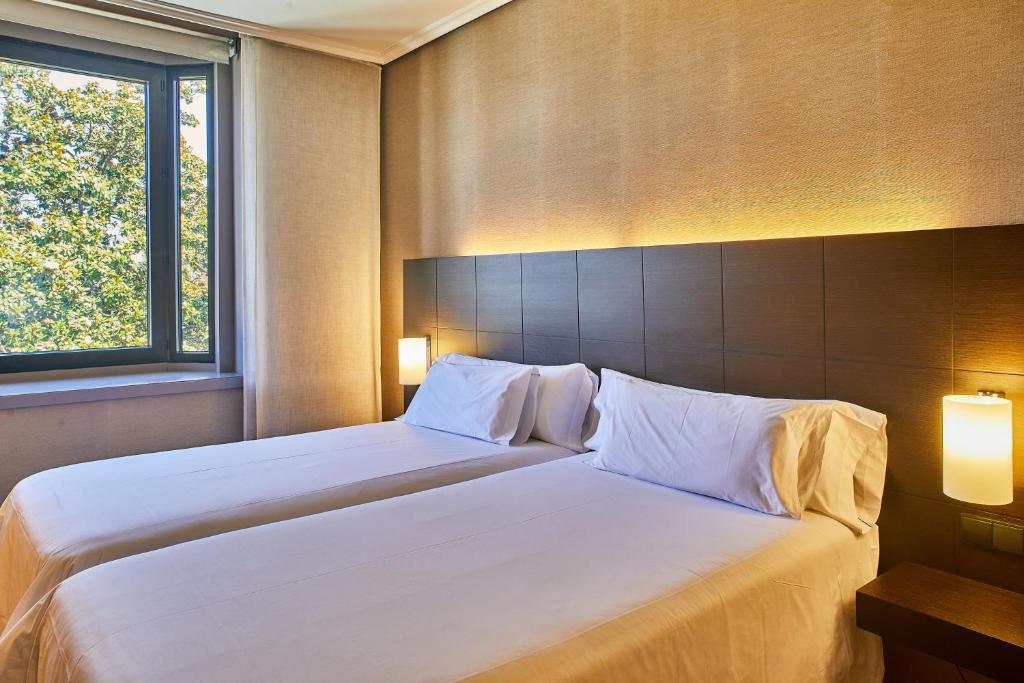 Postel nebo postele na pokoji v ubytování Silken Gran hotel Durango