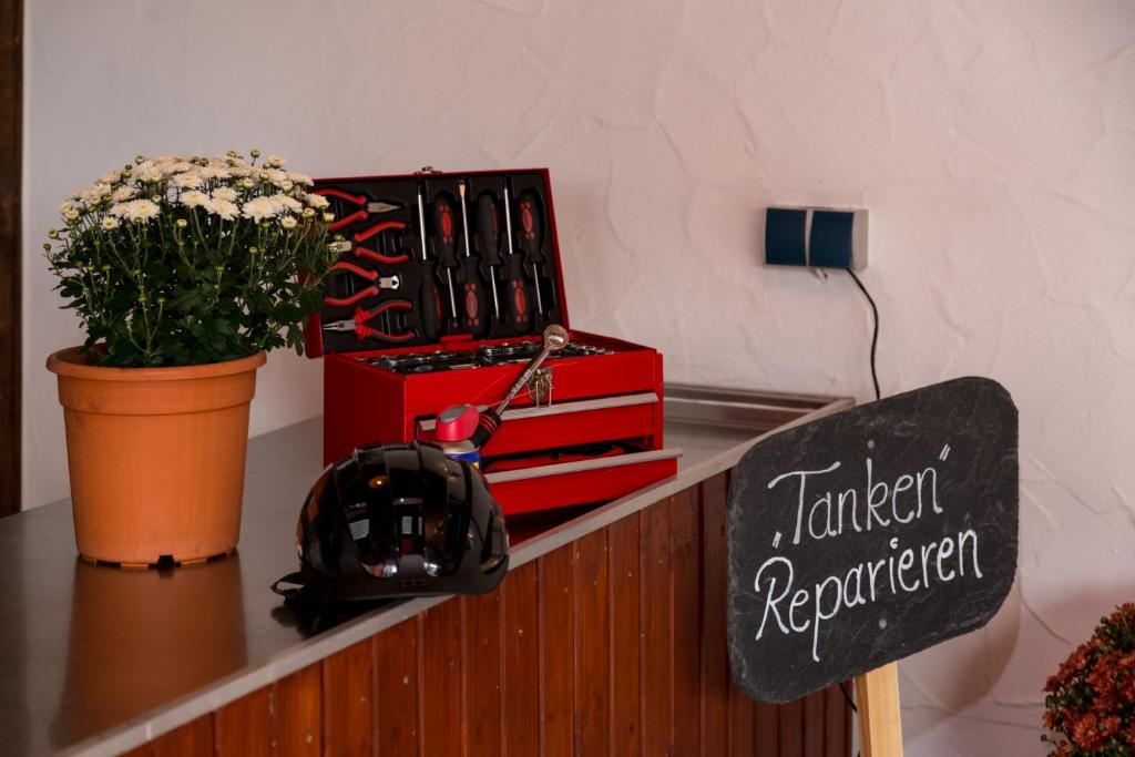 Certifikát, hodnocení, plakát nebo jiný dokument vystavený v ubytování Fränkischer Hof