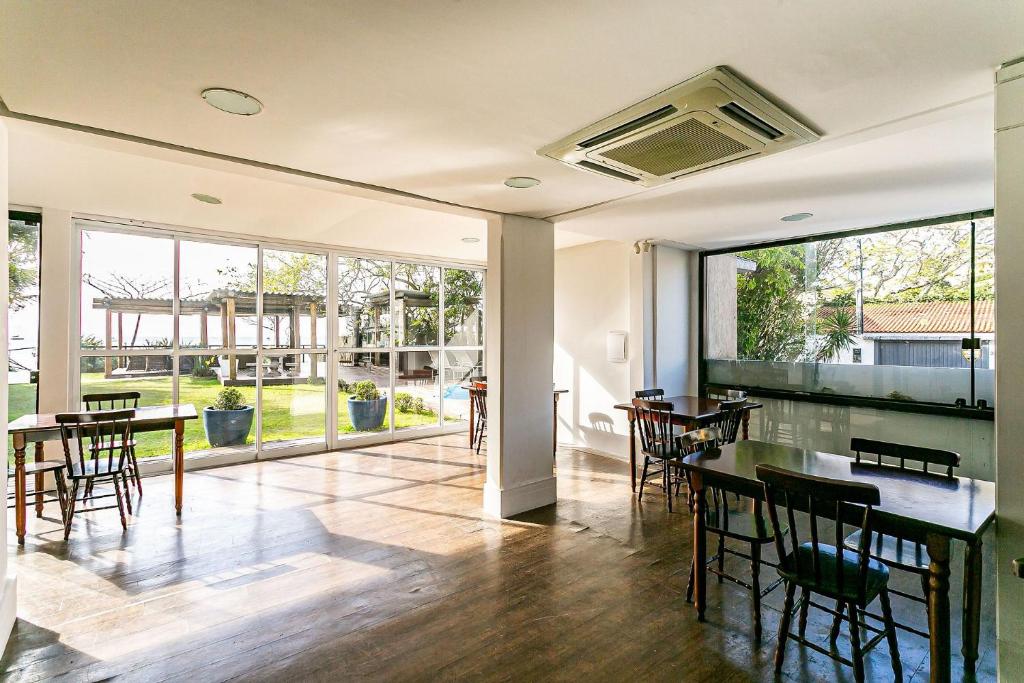  Apartamento pé na areia e vista mar Jurerê JBM204