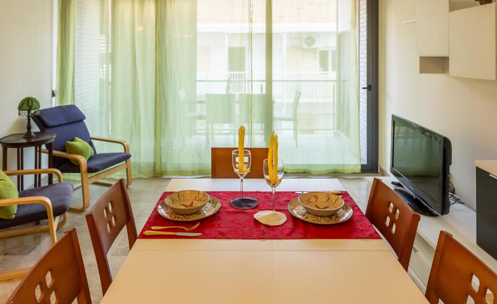 Televízia a/alebo spoločenská miestnosť v ubytovaní Hauzify I Apartament Altamira