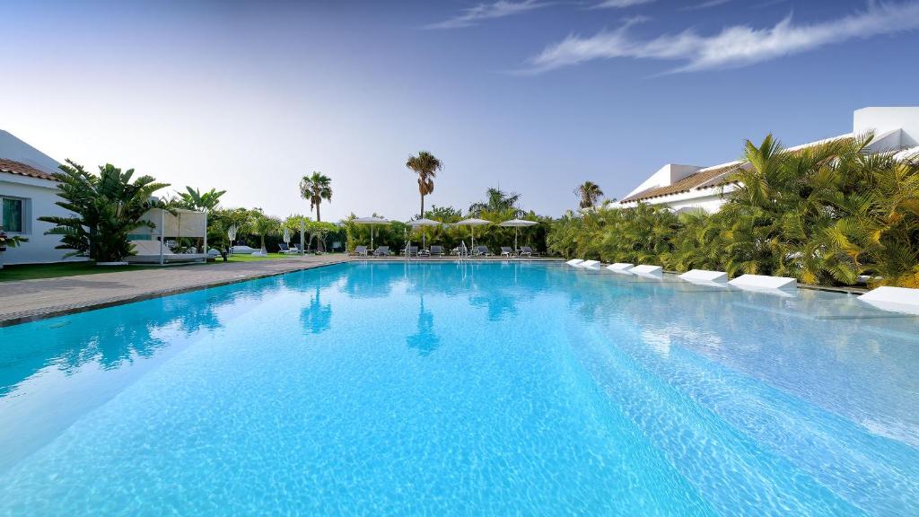 Bazén v ubytování Seven Hotel & Wellness - Gay Men Only nebo v jeho okolí