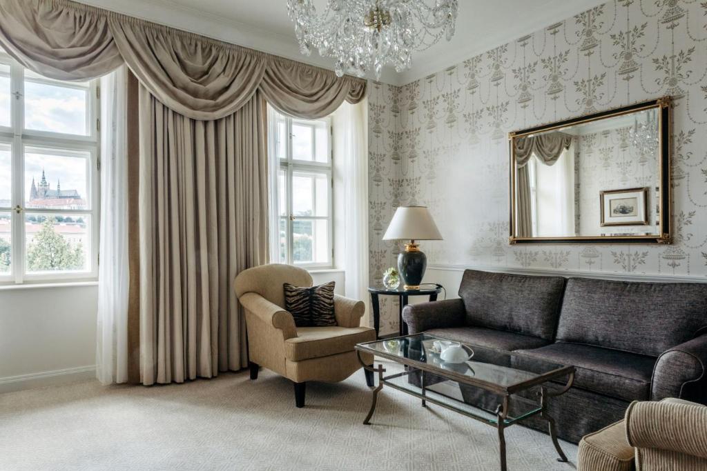 Posezení v ubytování Four Seasons Hotel Prague