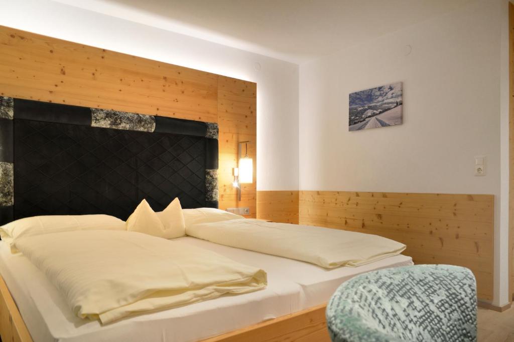 Postel nebo postele na pokoji v ubytování Hotel Platzl