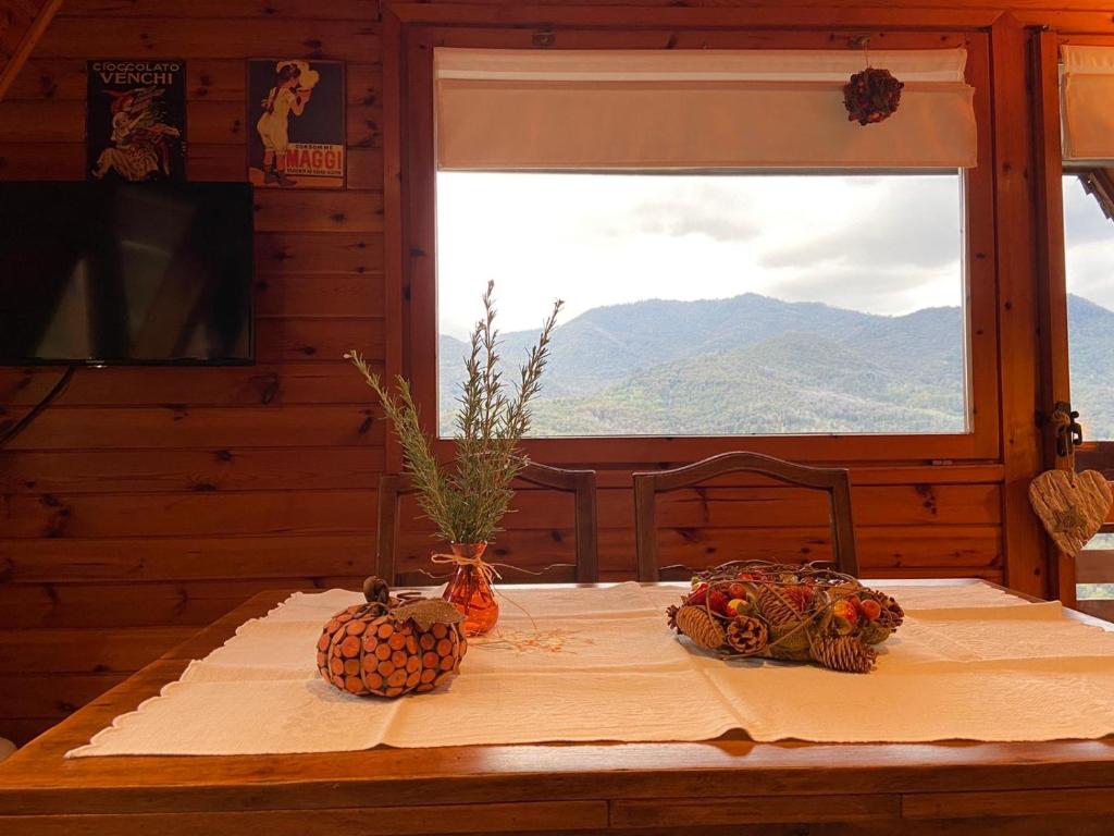 A general mountain view or a mountain view taken from az apartmanházakat