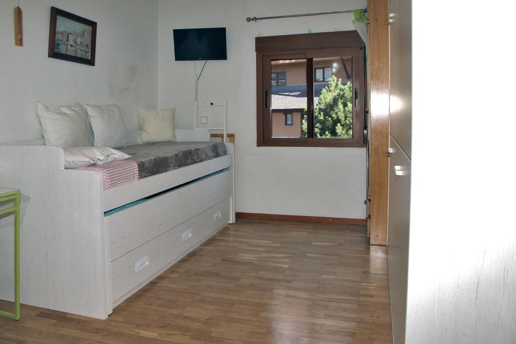 พื้นที่นั่งเล่นของ Apartamento en Baqueira a 100 metros de la telecabina