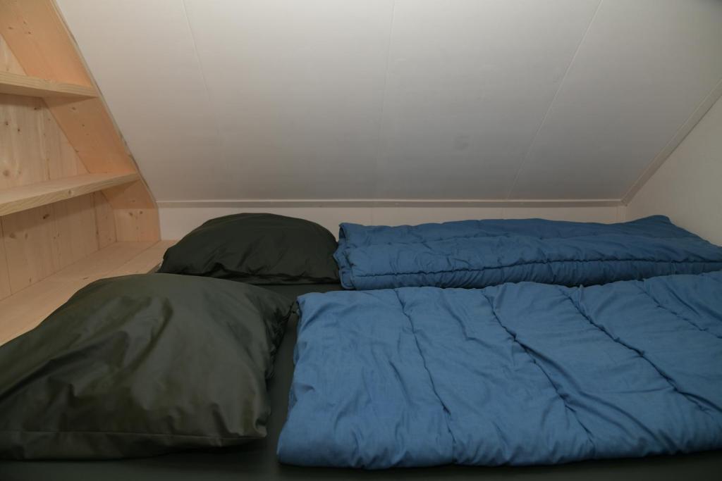 Postel nebo postele na pokoji v ubytování Basic vakantiehuisje op val d'Or