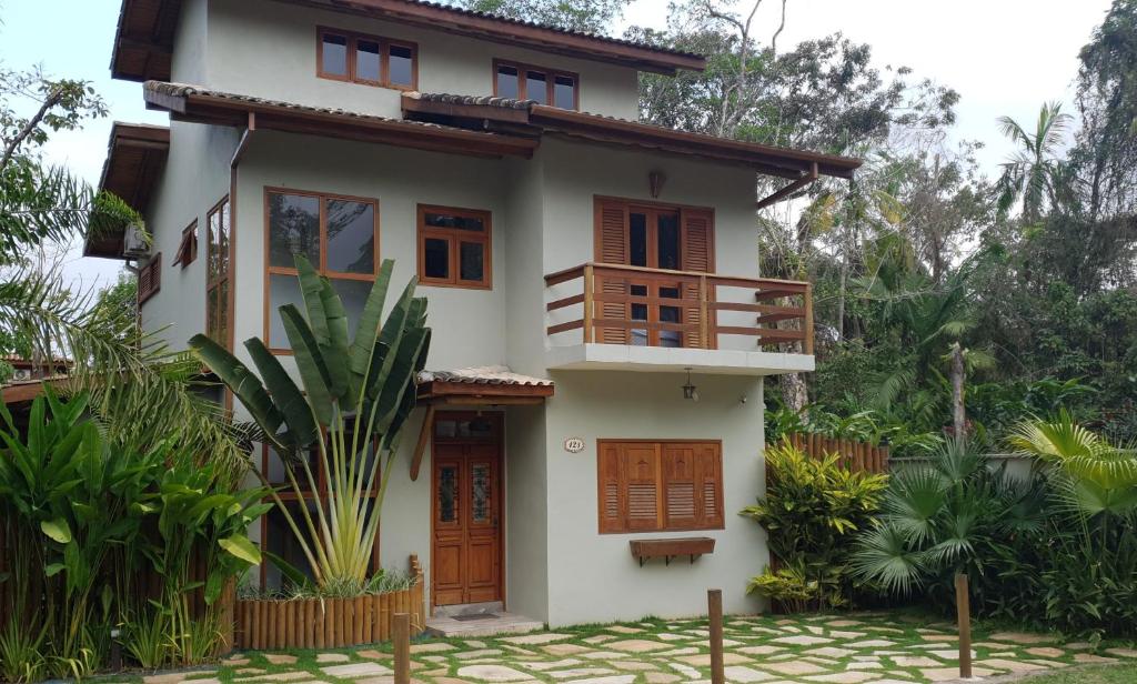  Casa em condomínio com piscina privativa