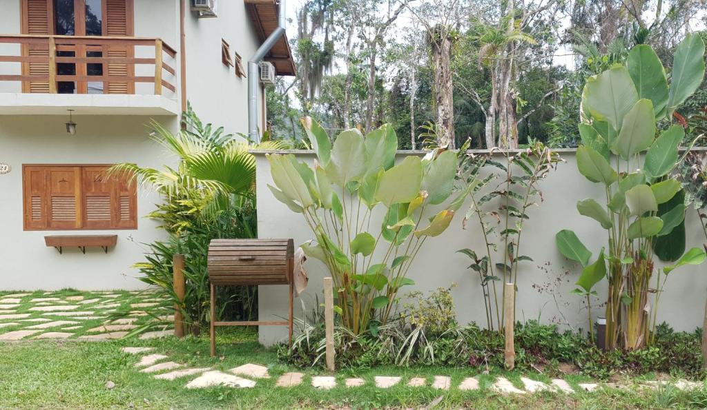  Casa em condomínio com piscina privativa