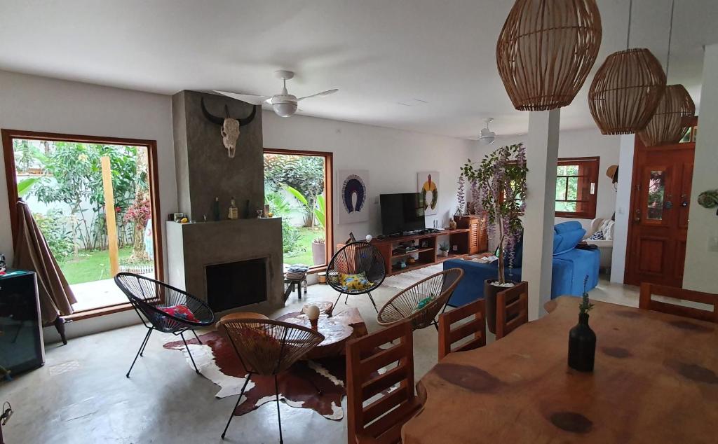  Casa em condomínio com piscina privativa
