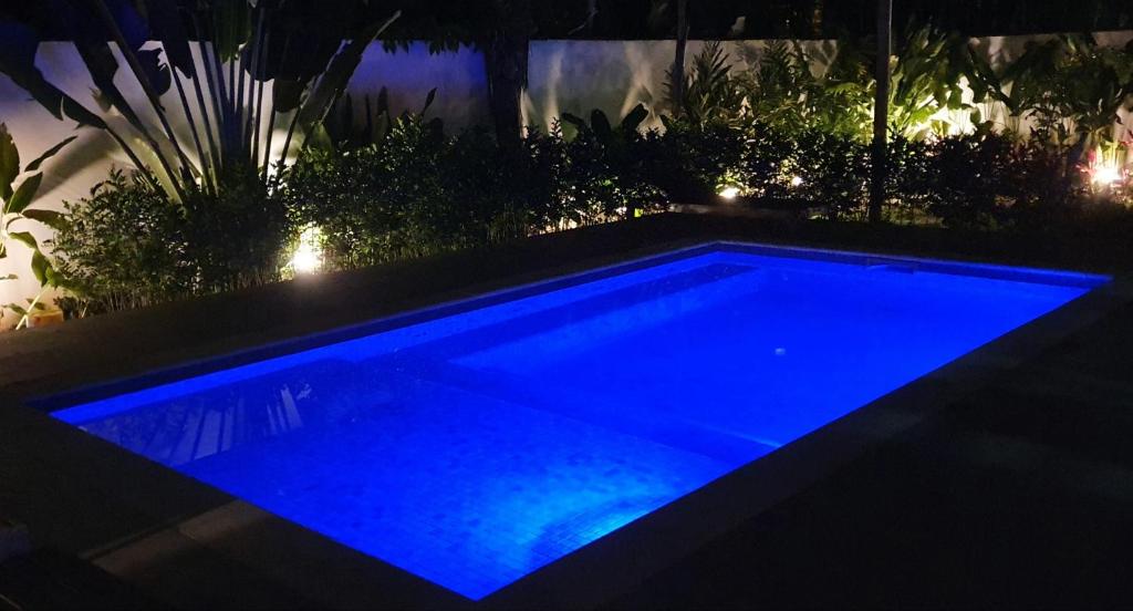  Casa em condomínio com piscina privativa