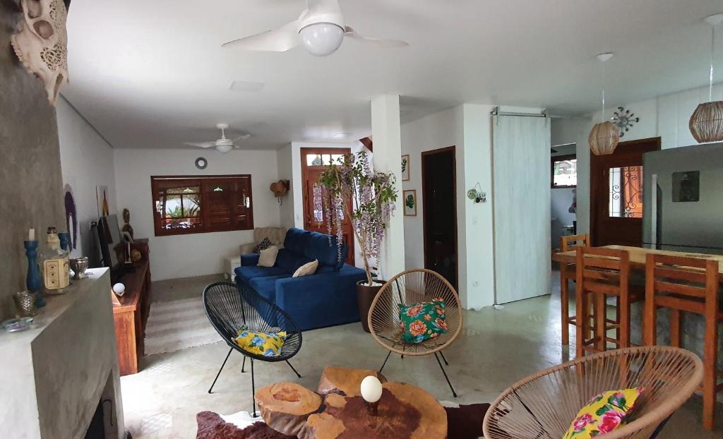  Casa em condomínio com piscina privativa