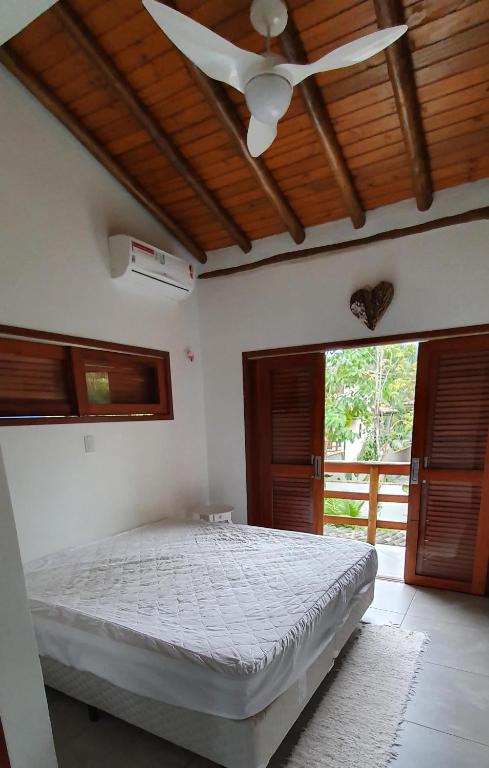  Casa em condomínio com piscina privativa