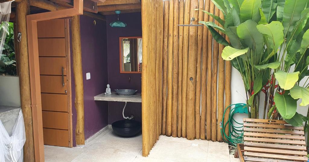  Casa em condomínio com piscina privativa