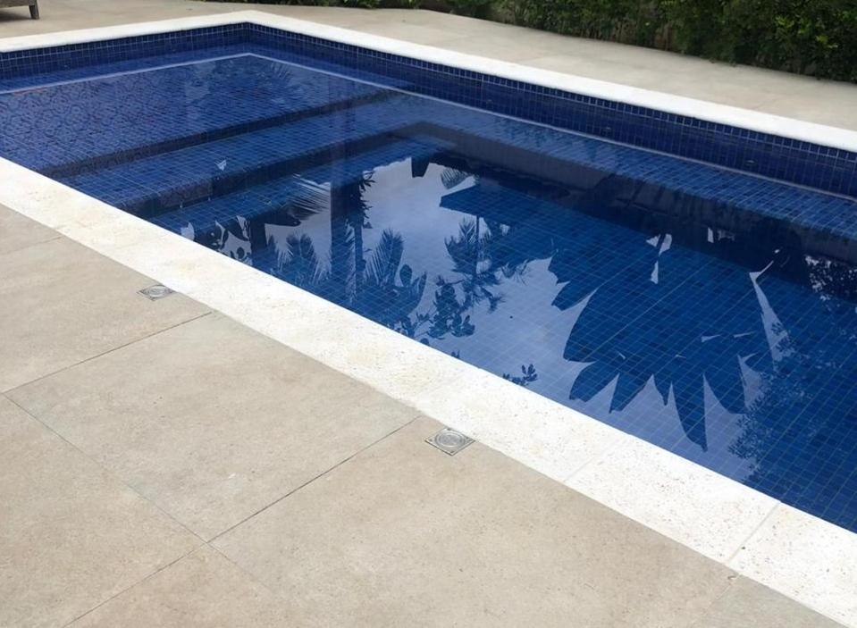  Casa em condomínio com piscina privativa