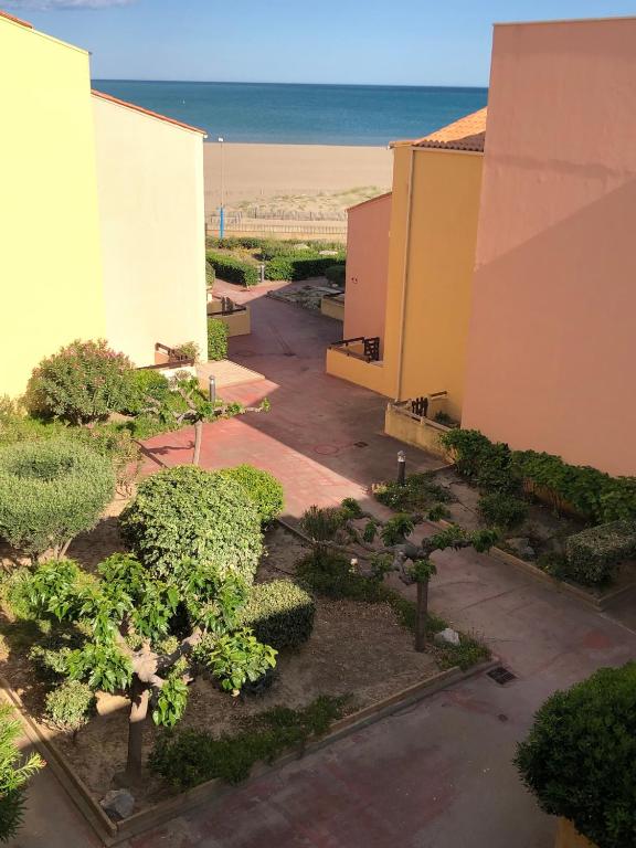 Appartement bord de mer Saint Pierre la Mer - Apartamento De Dos Dormitorios