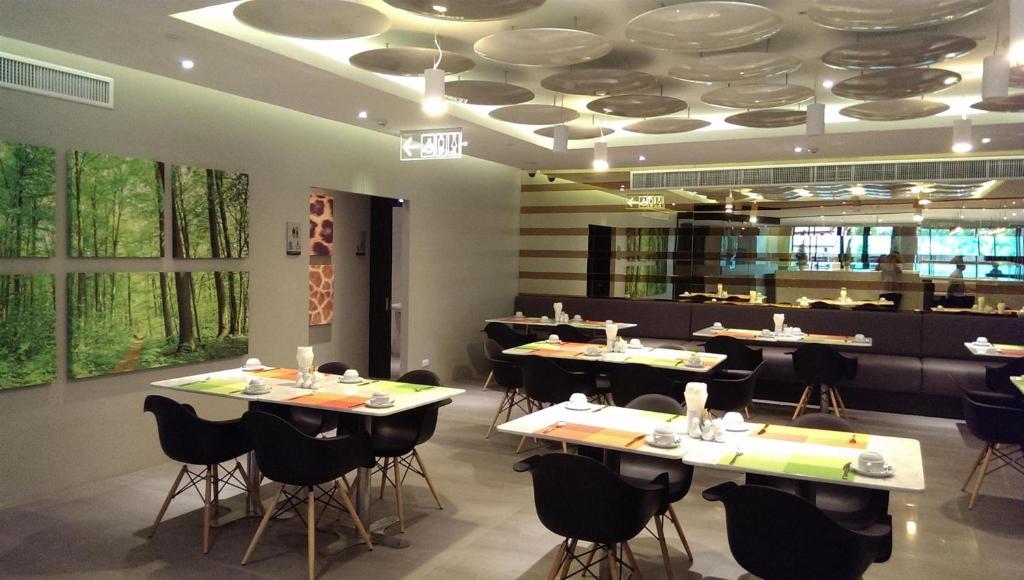 Season Five Hotel - Resim 7